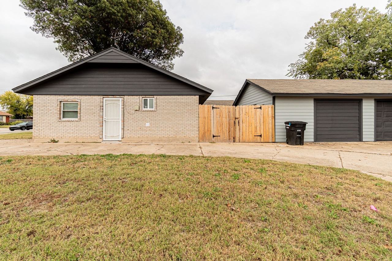 650 Northwest 5th Street - Photo 5 of 42