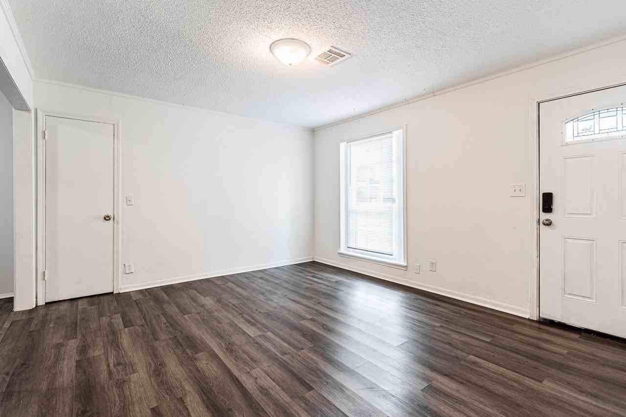 650 Northwest 5th Street - Photo 7 of 42