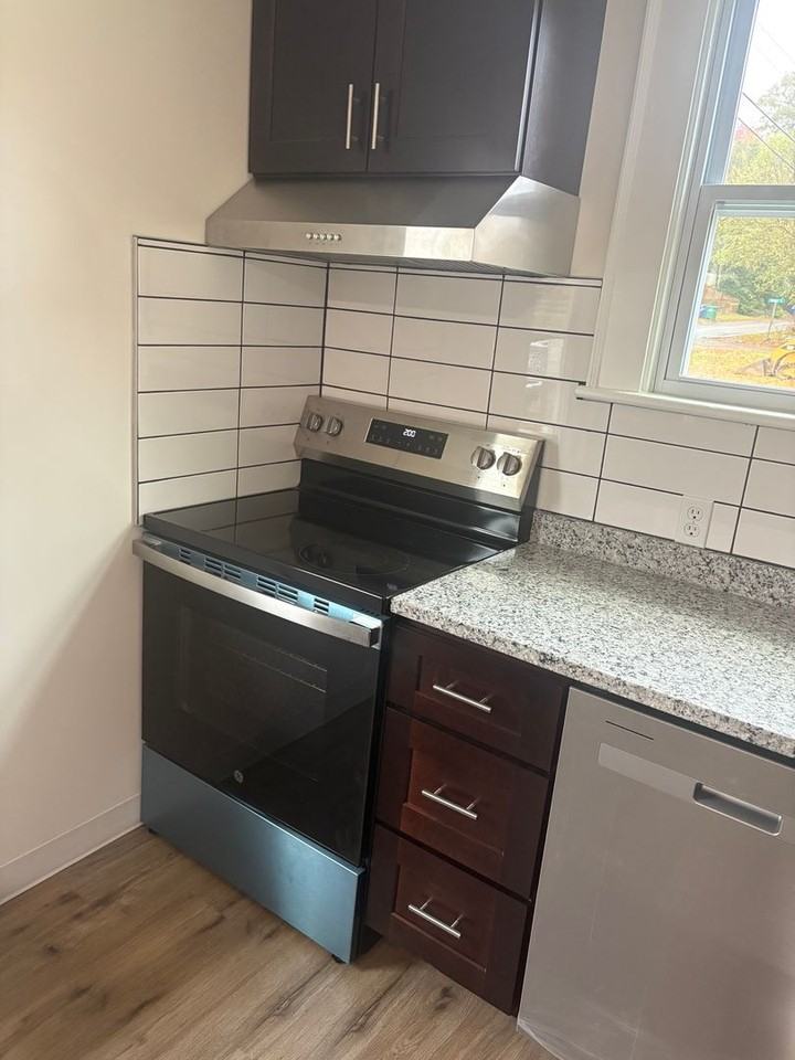 218 218 NE Ave - Photo 3 of 15