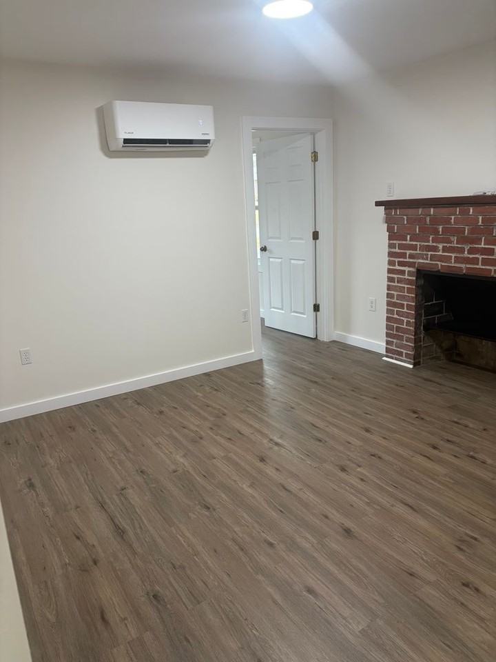 218 218 NE Ave - Photo 5 of 15