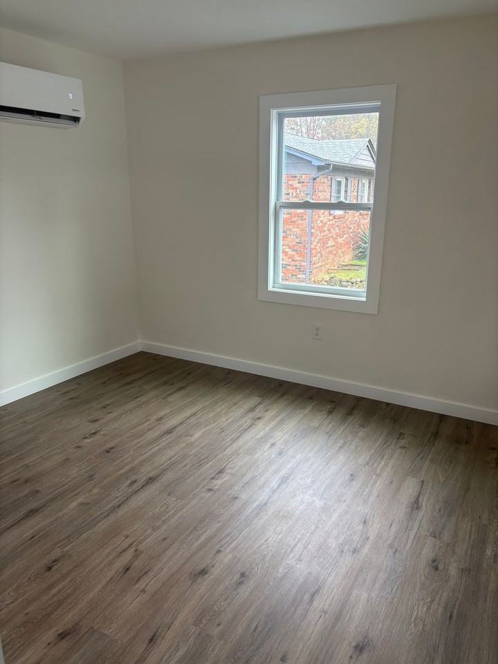 218 218 NE Ave - Photo 7 of 15