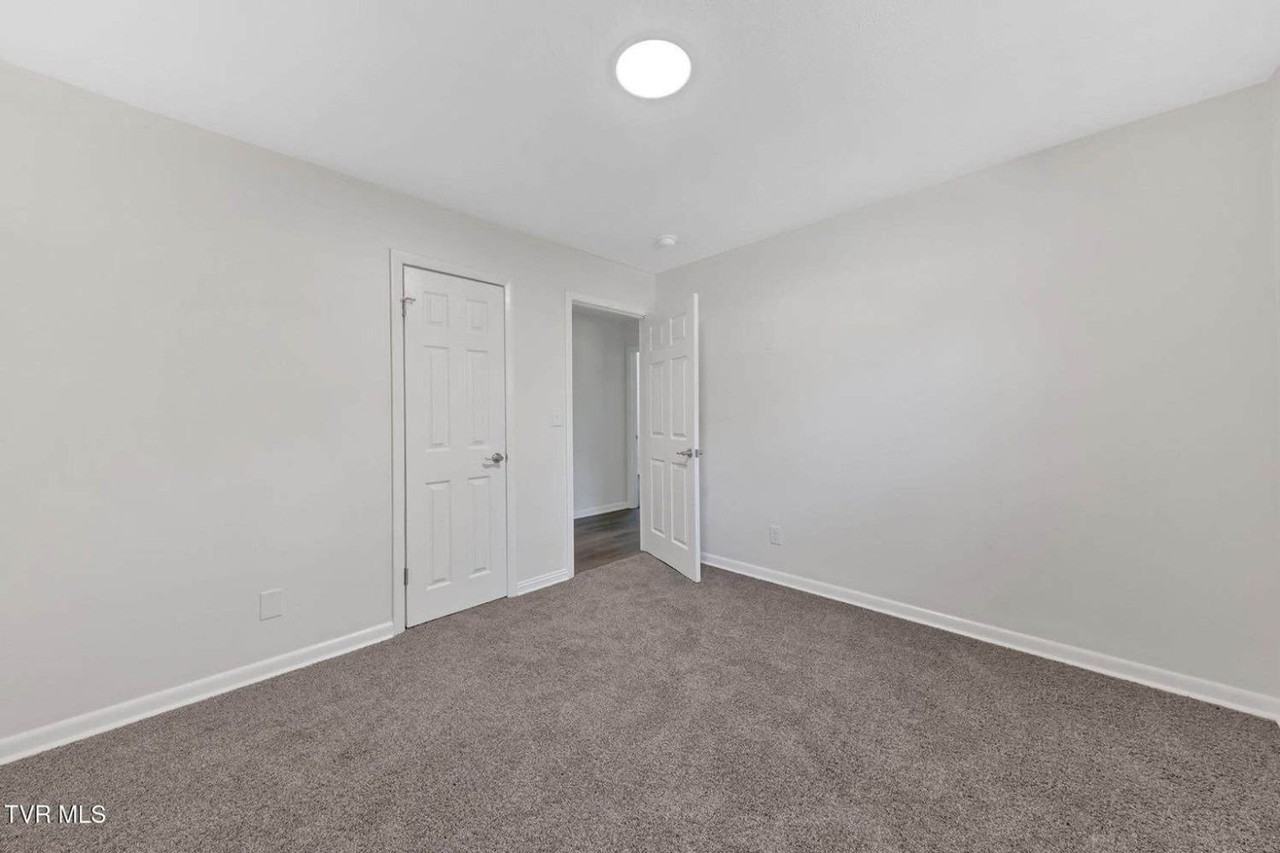 528 Parrish Ln - Photo 7 of 26