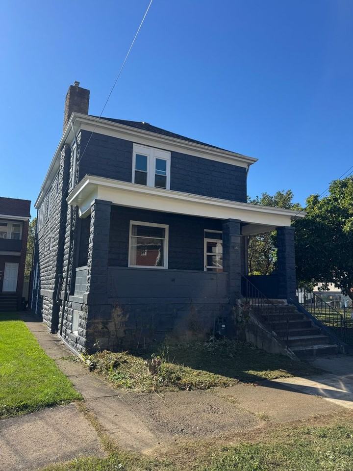 321 2nd St - Photo 2 of 11