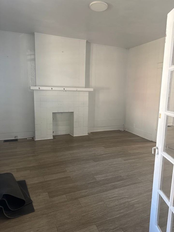 321 2nd St - Photo 3 of 11