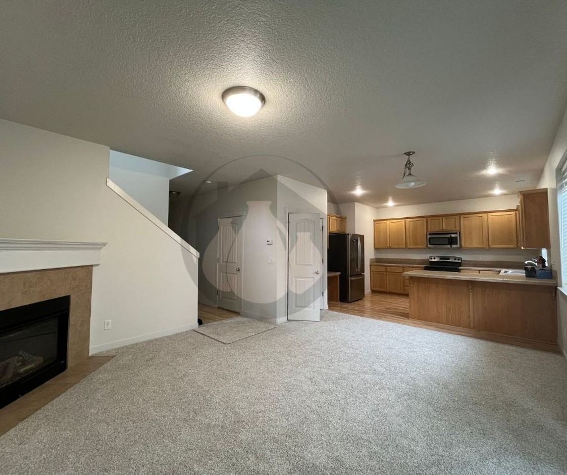 859 Harbour Lane Northeast - Photo 3 of 9