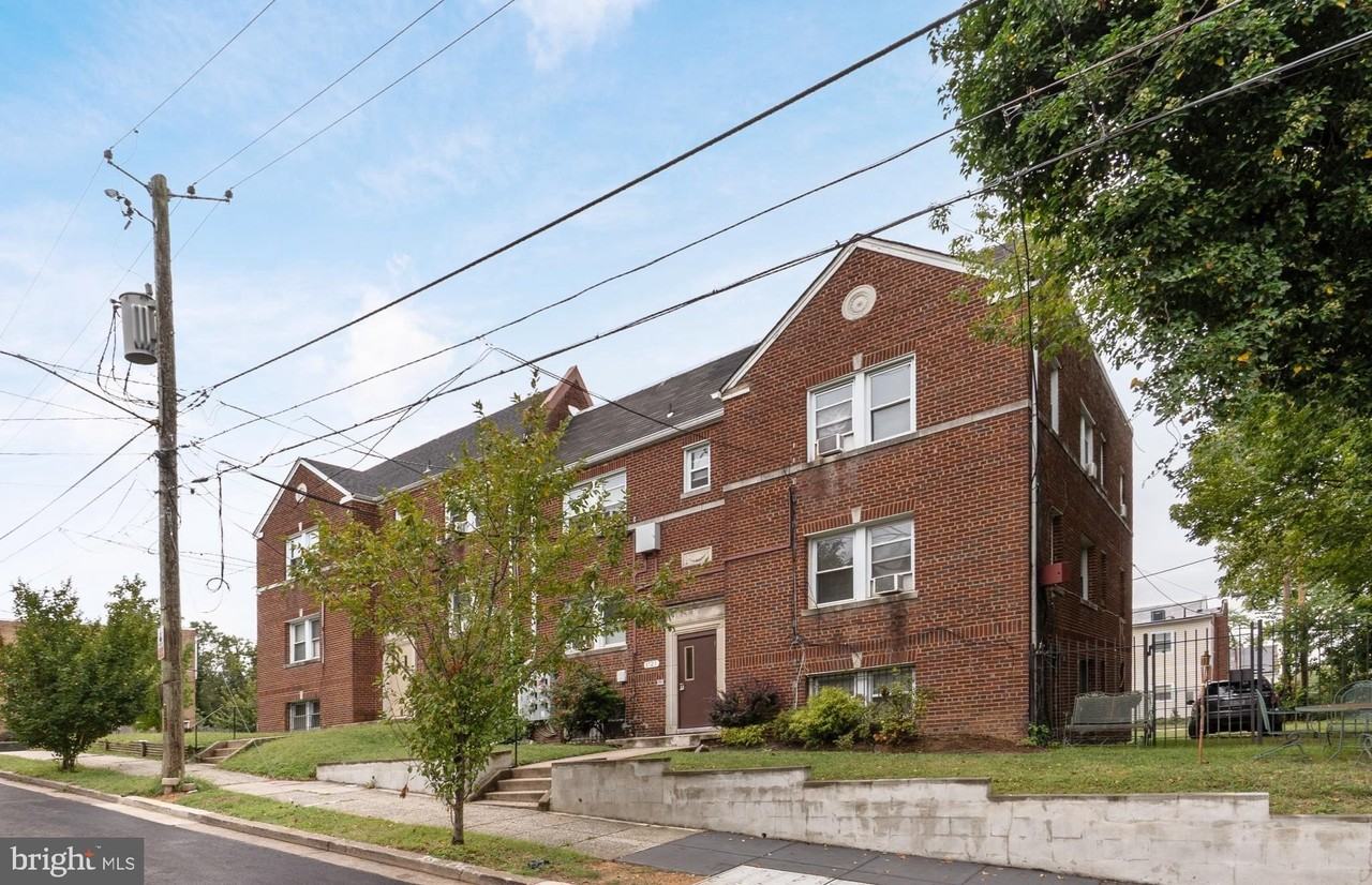 1721 29th St Se Apt 1 #1 - Photo 2 of 24