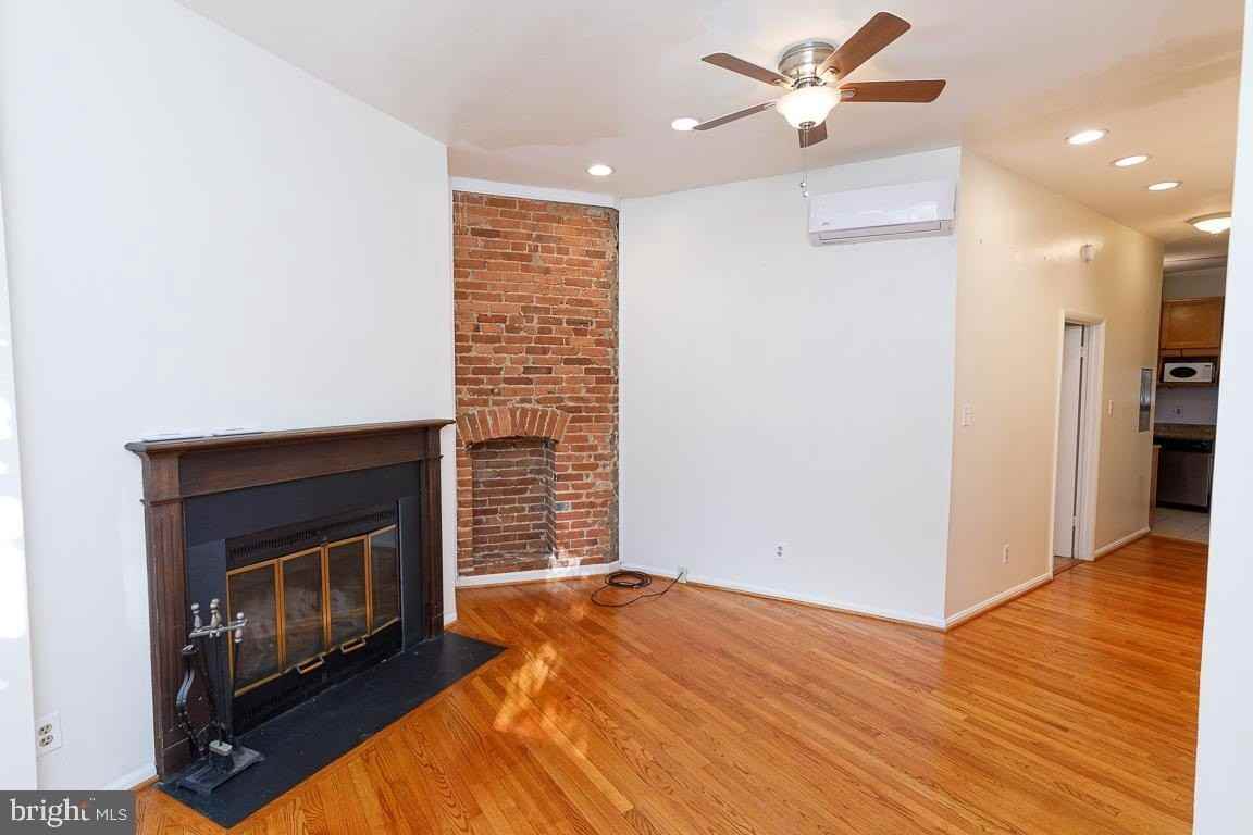 1434 Potomac Ave Se Apt 4 #4 - Photo 4 of 29