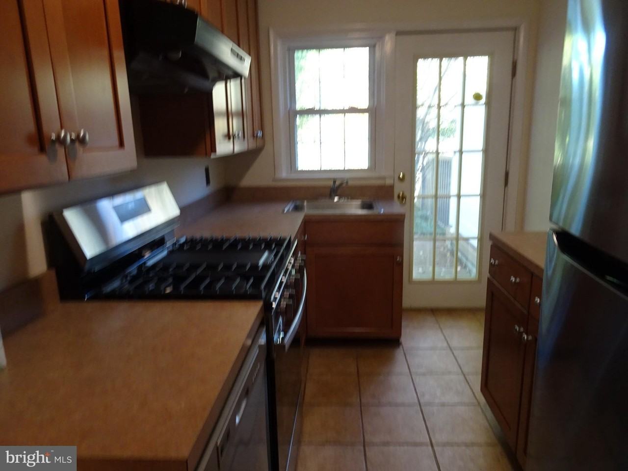 617 South Street - Photo 5 of 17