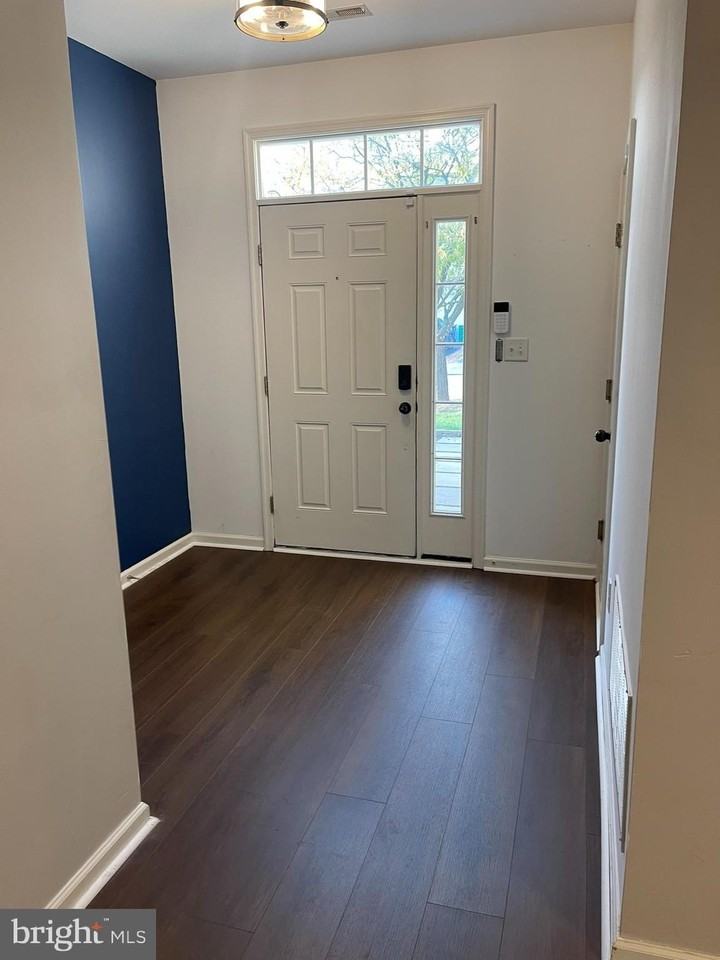 310 Norwalk Way - Photo 6 of 37