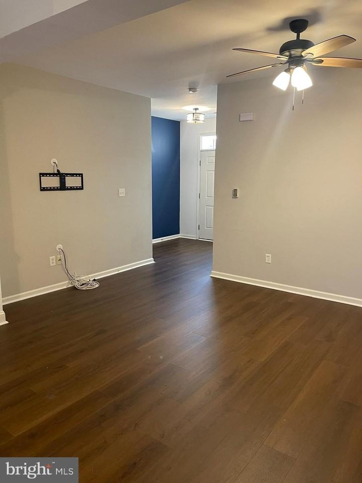 310 Norwalk Way - Photo 7 of 37