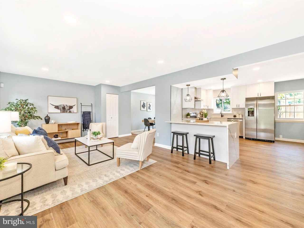 1305 Peachtree Ct - Photo 3 of 49