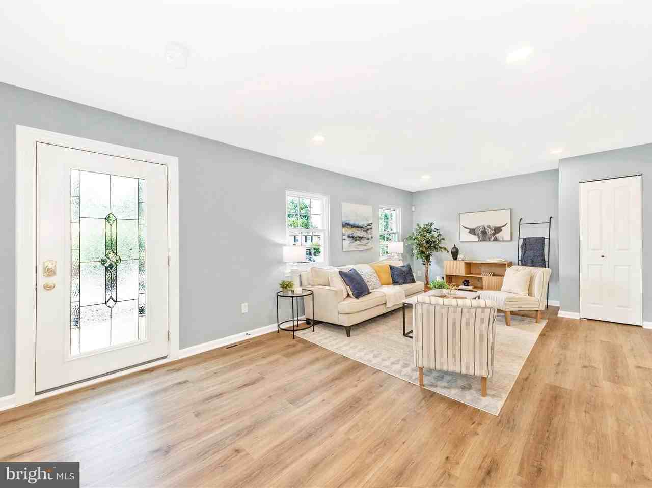 1305 Peachtree Ct - Photo 4 of 49