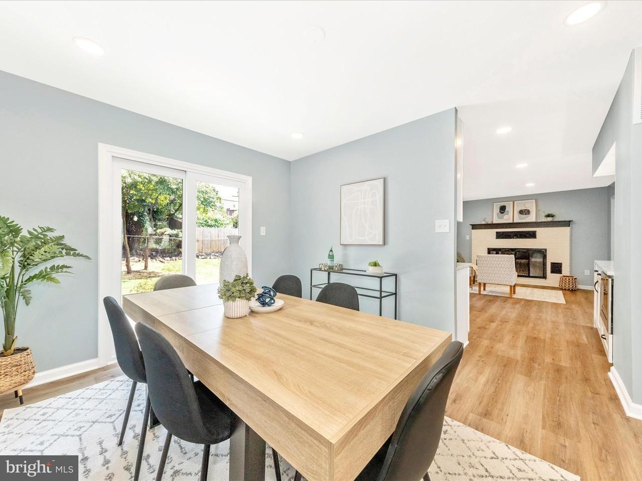 1305 Peachtree Ct - Photo 7 of 49