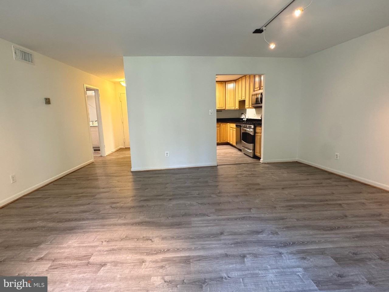 4620 N Park Ave Apt 202e #202E - Photo 4 of 16