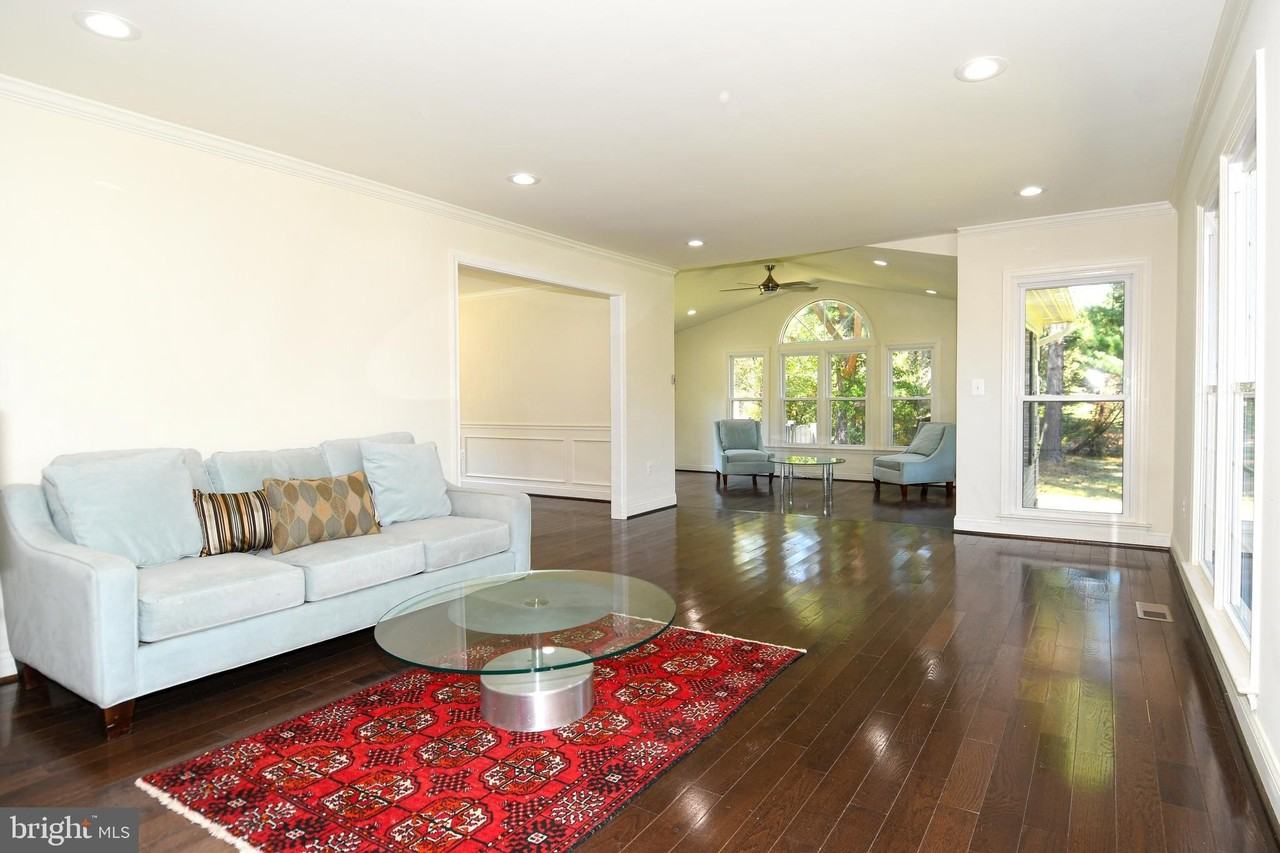 8012 Wingate Drive - Photo 7 of 41