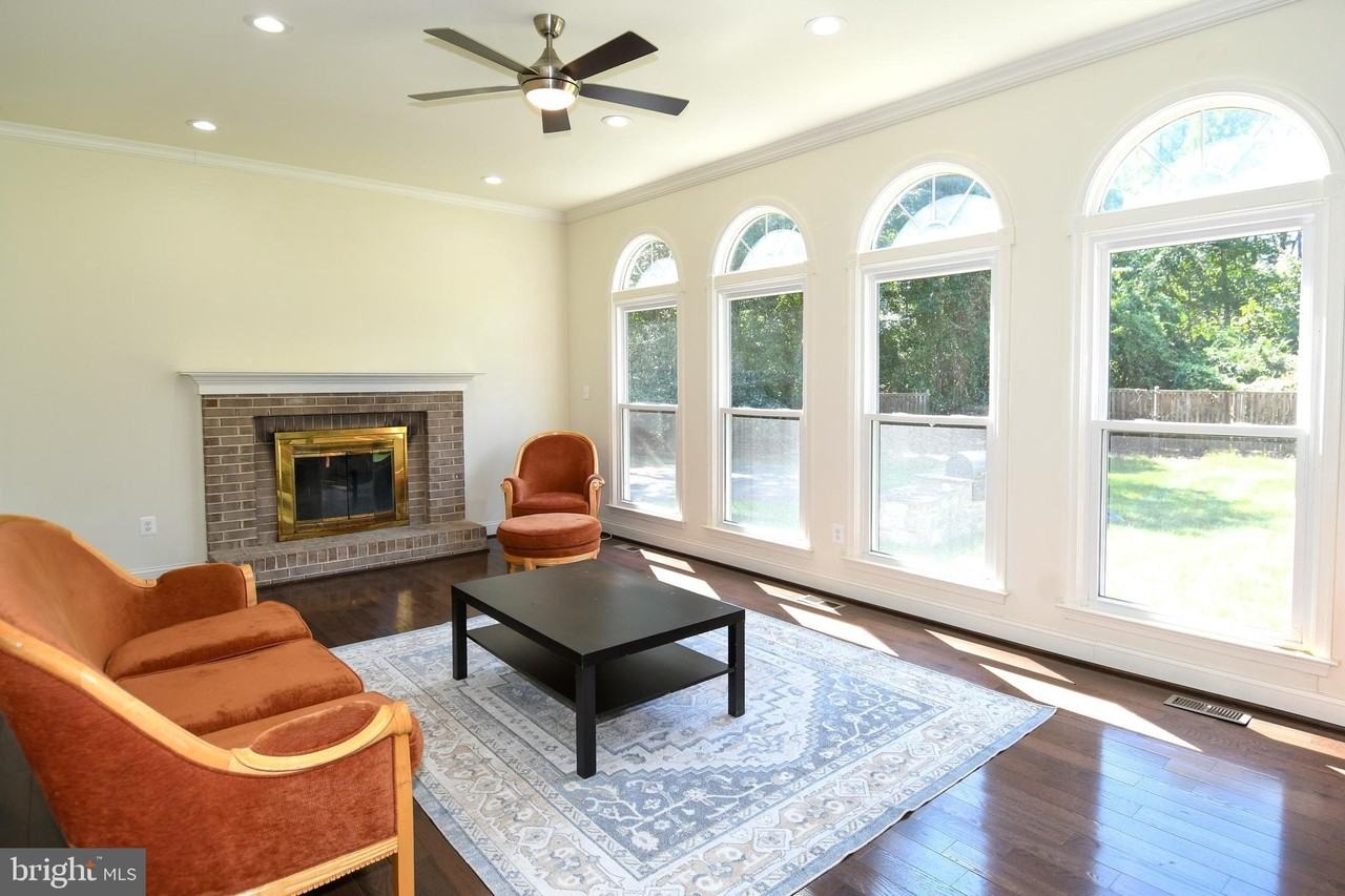 8012 Wingate Drive - Photo 4 of 41