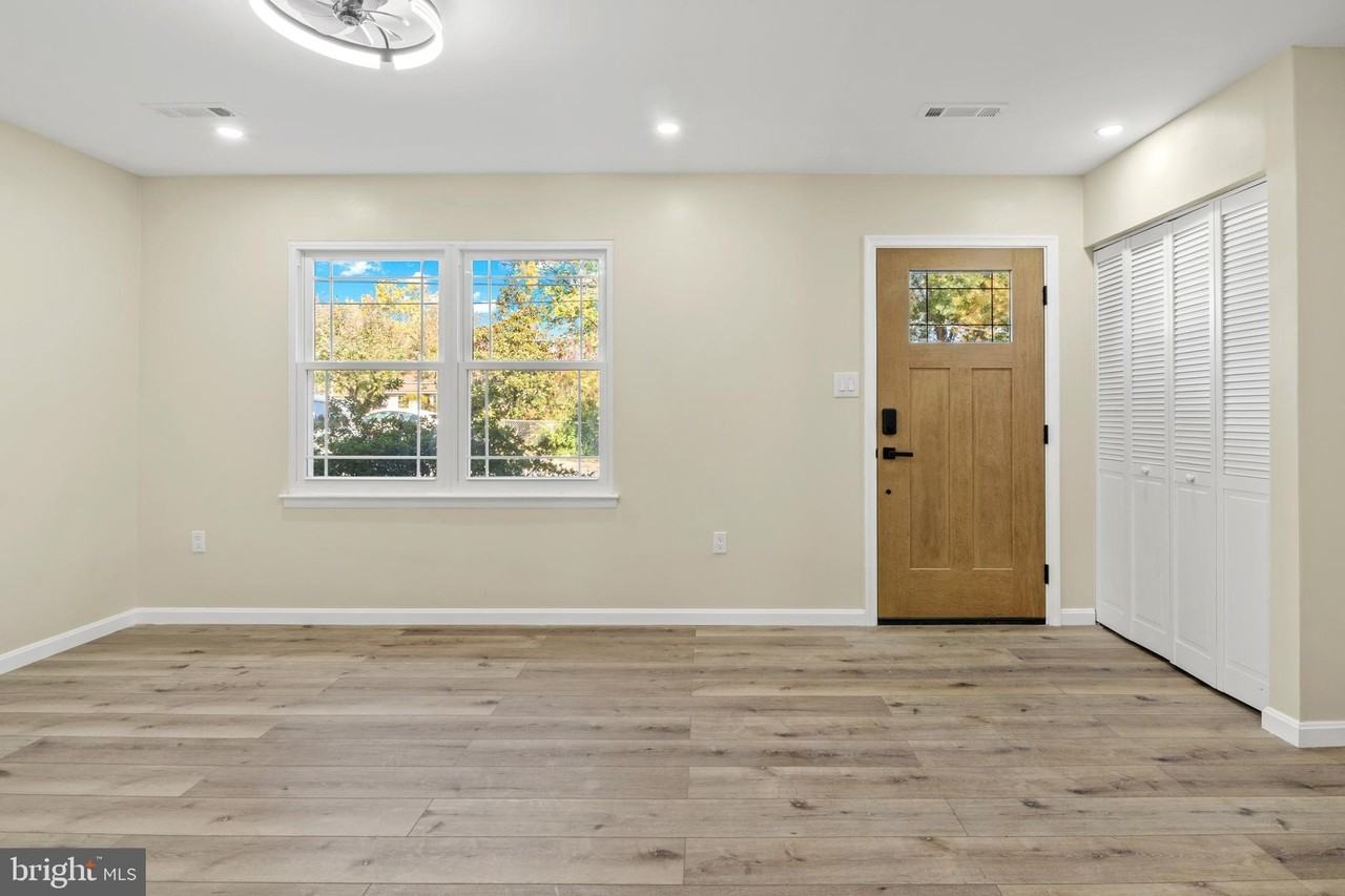 926 West Street - Photo 2 of 22