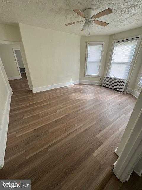 528 E Mulberry St - Photo 7 of 8