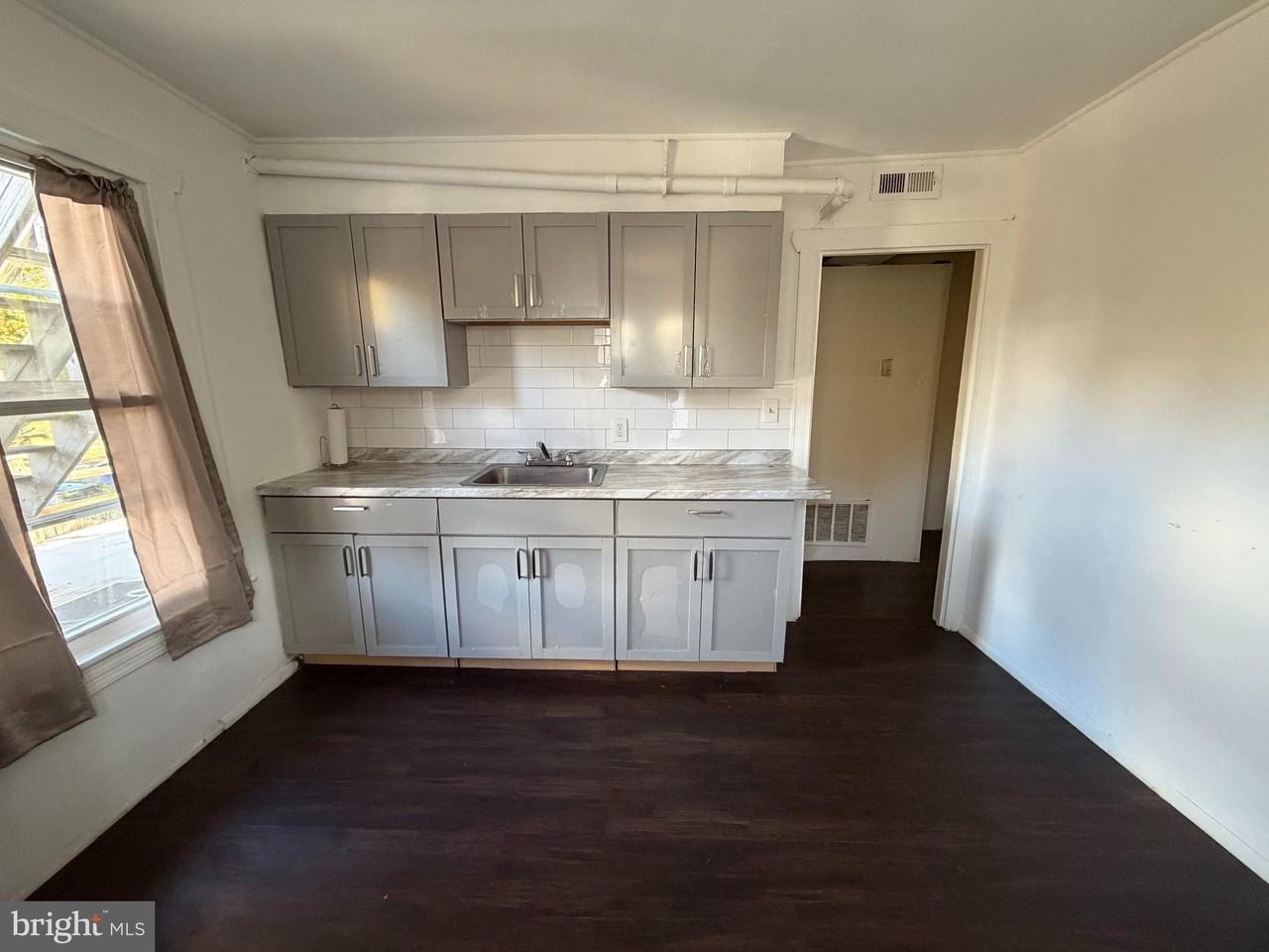 112 W Main St Unit B #B - Photo 2 of 14