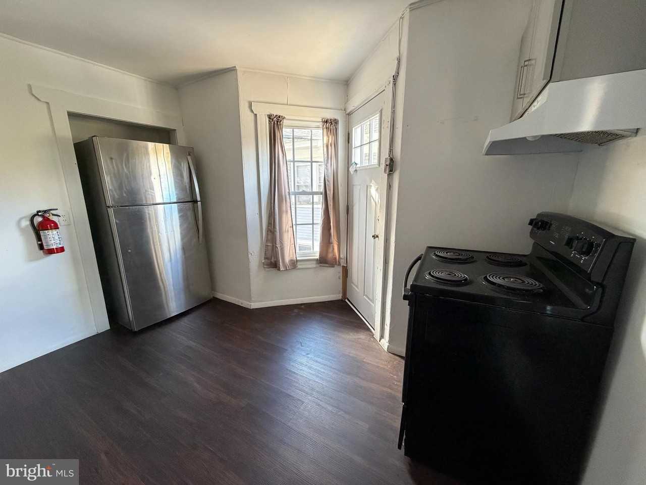 112 W Main St Unit B #B - Photo 3 of 14