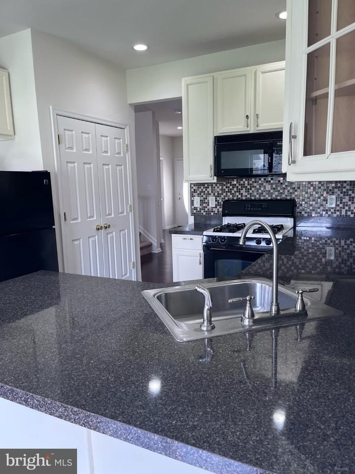 326 Keswick Drive - Photo 7 of 34