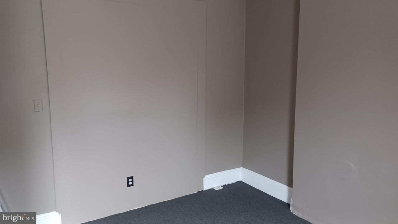 411 N Montgomery St - Photo 3 of 21