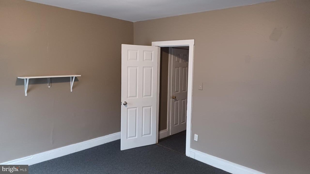 411 N Montgomery St - Photo 6 of 21