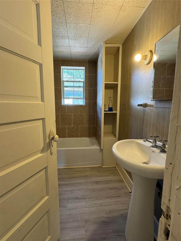 222 N 2nd St - Photo 2 of 3