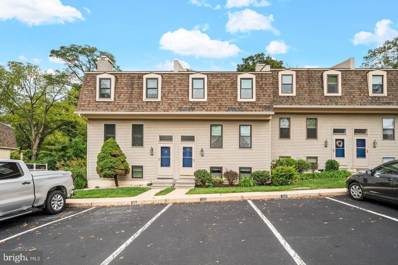 113 Spring Ln Unit 7 #7 - Photo 2 of 18
