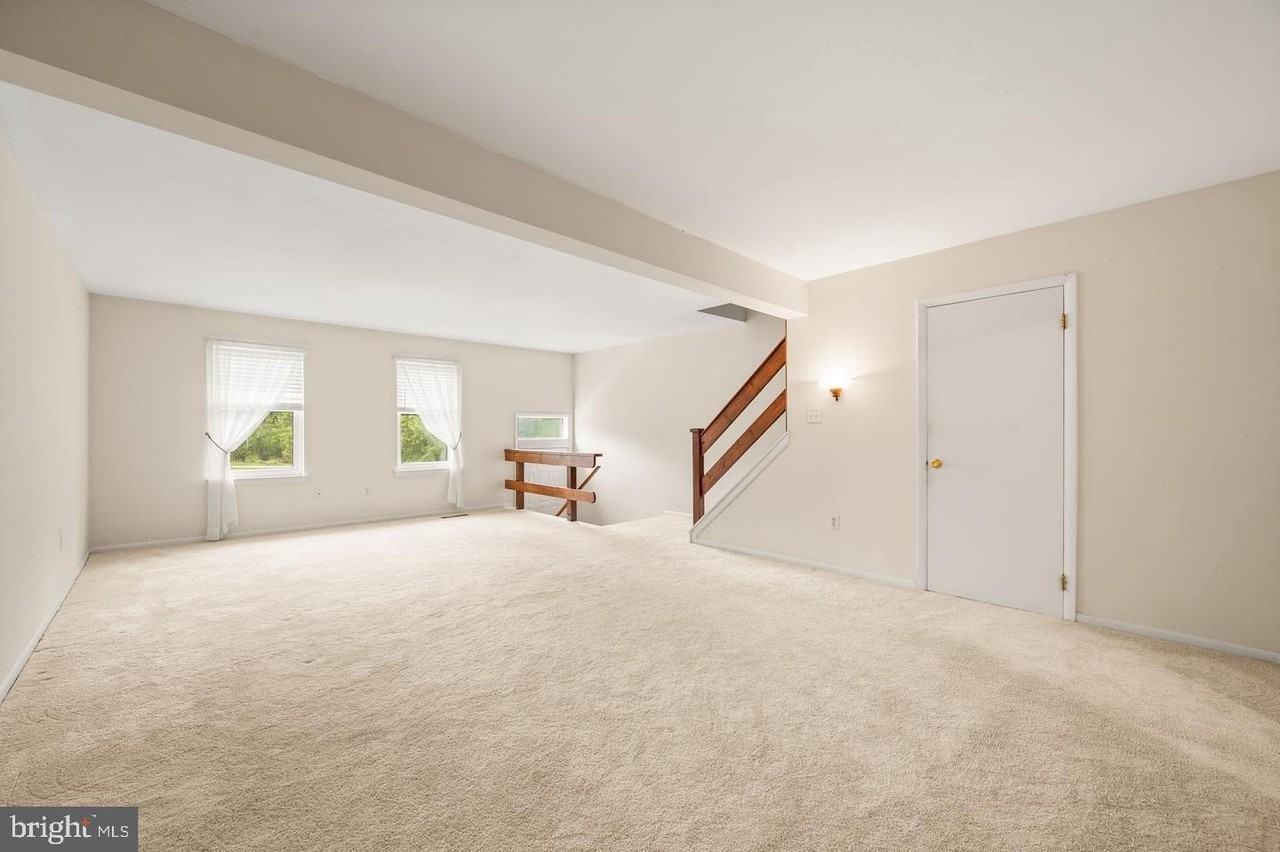 113 Spring Ln Unit 7 #7 - Photo 3 of 18