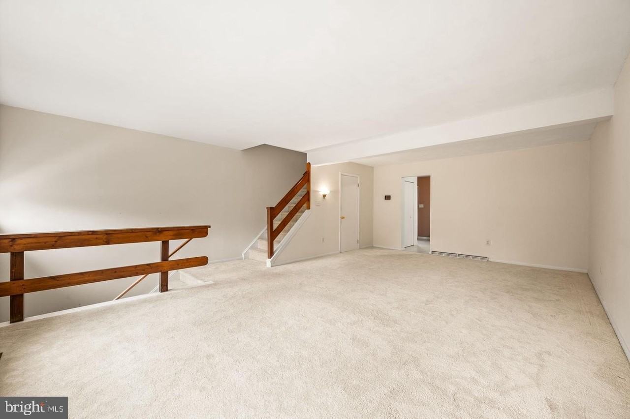 113 Spring Ln Unit 7 #7 - Photo 4 of 18