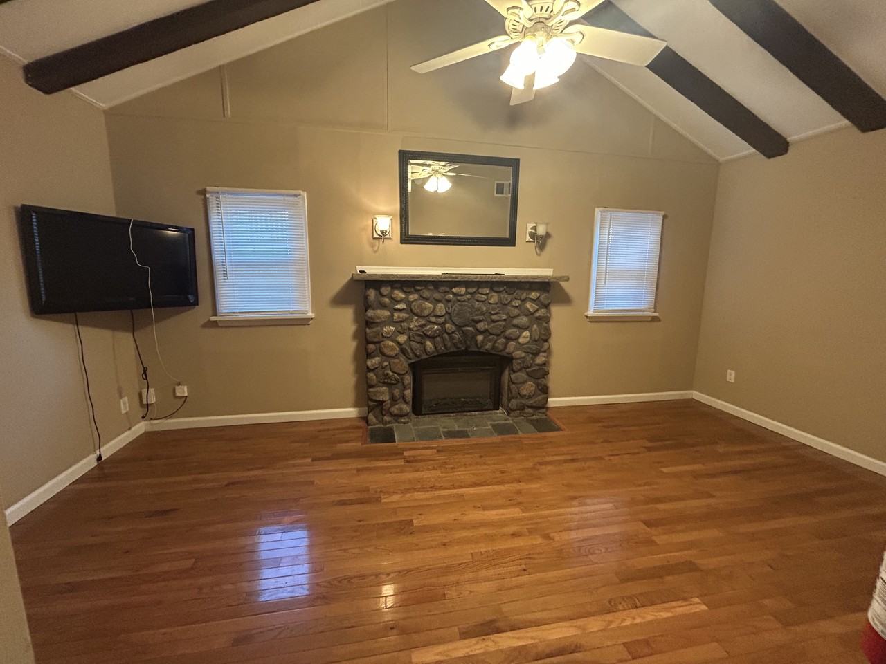 164 Hiawatha Blvd - Photo 2 of 8