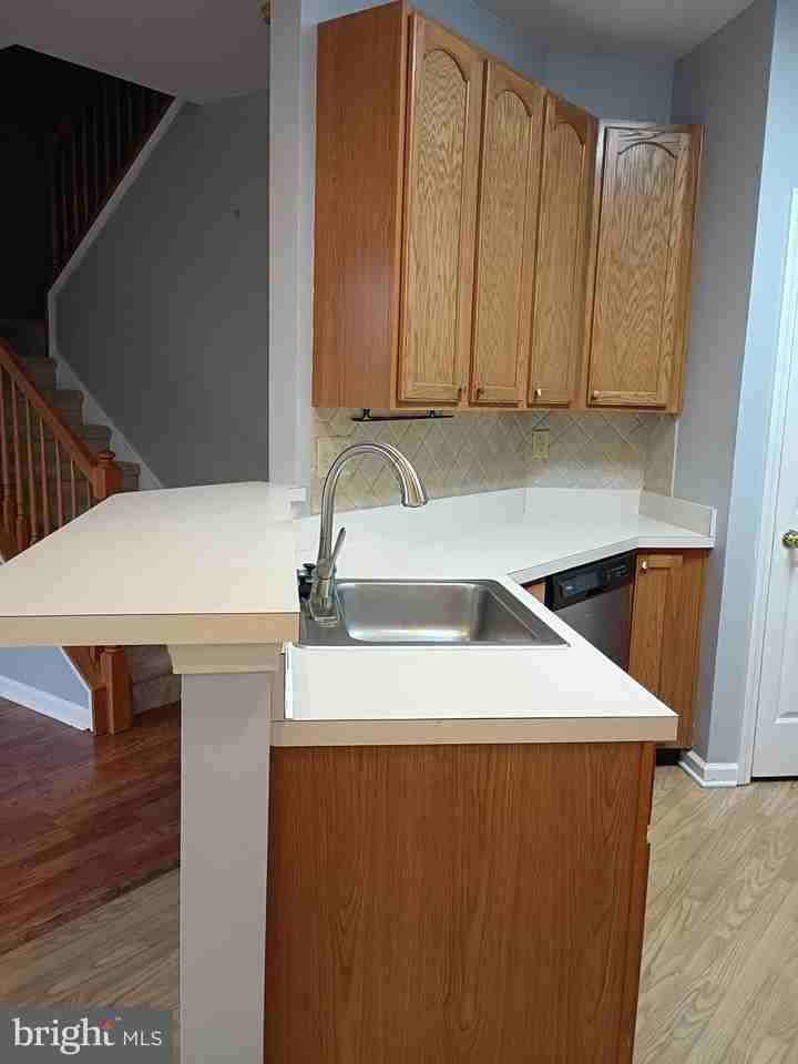 414 Nottingham Ln - Photo 4 of 19