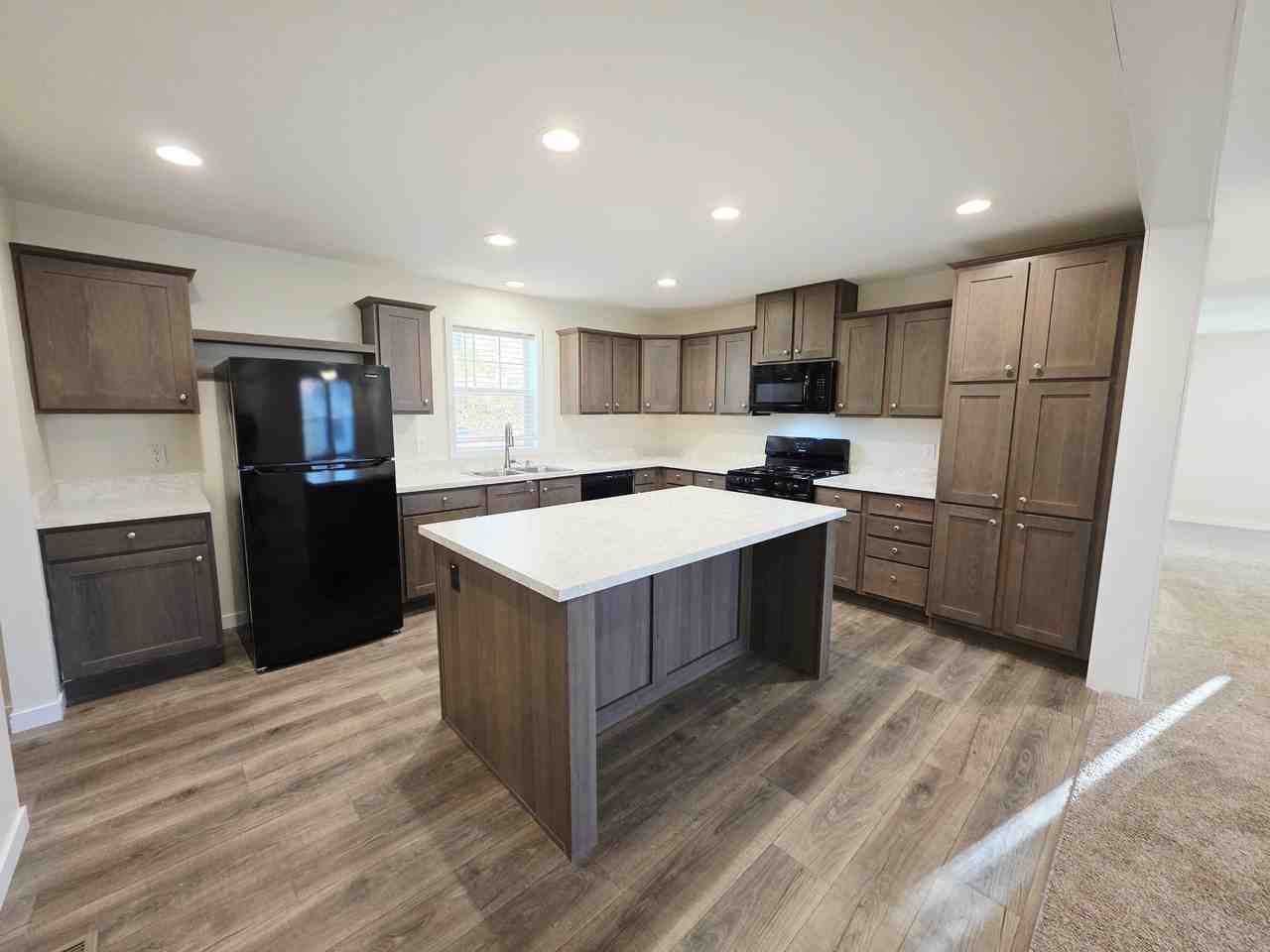 3678 Hawthorne St #950 - Photo 3 of 36