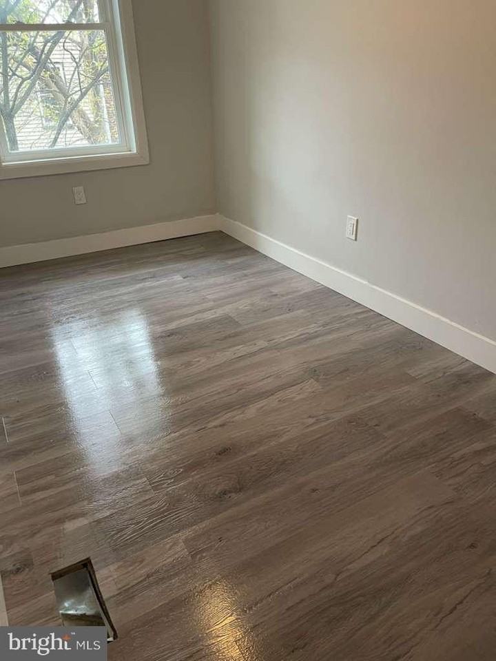 527 S Redfield St - Photo 6 of 9