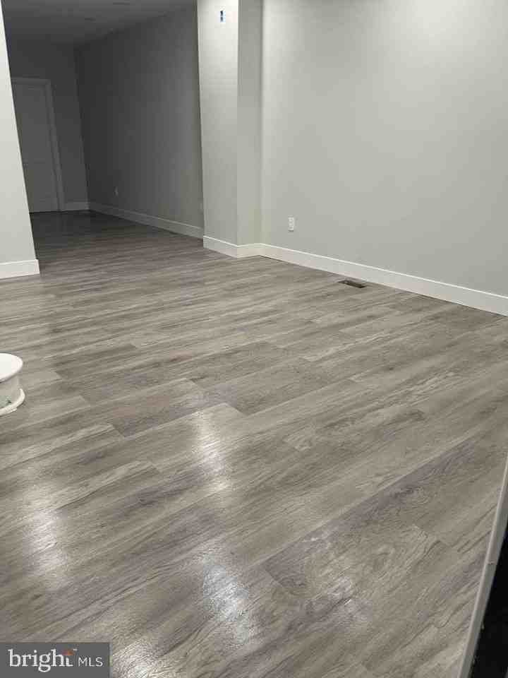 527 S Redfield St - Photo 7 of 9