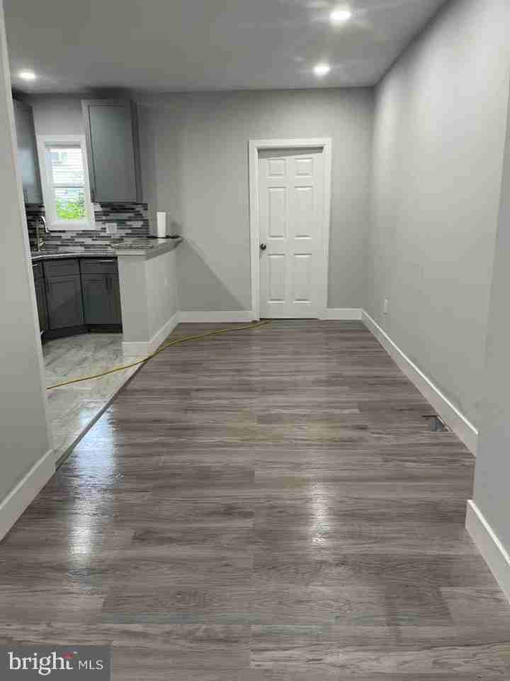 527 S Redfield St - Photo 2 of 9