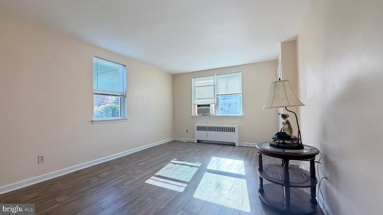 1115 Faunce St - Photo 4 of 15