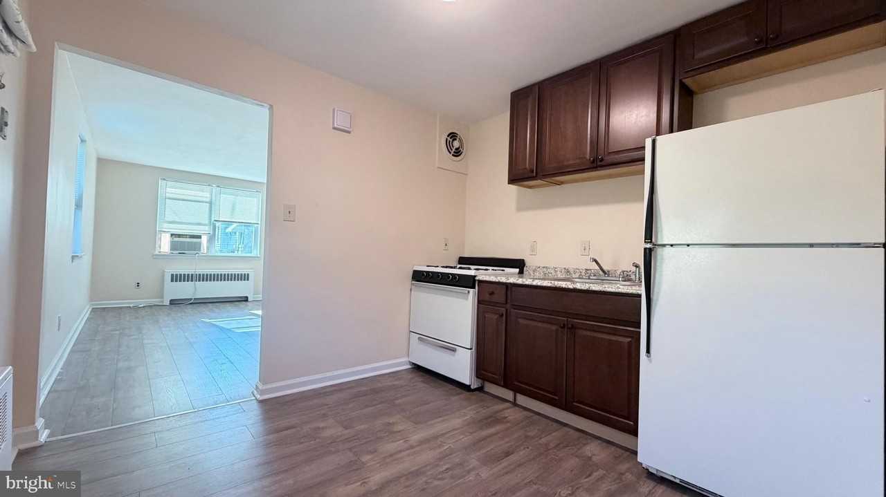 1115 Faunce St - Photo 7 of 15