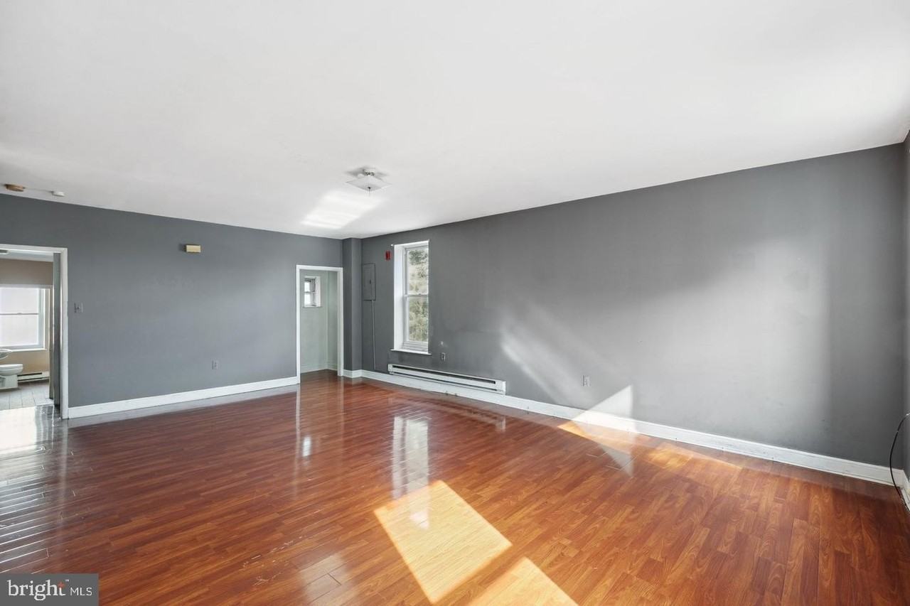 301 West York Street - Photo 4 of 18