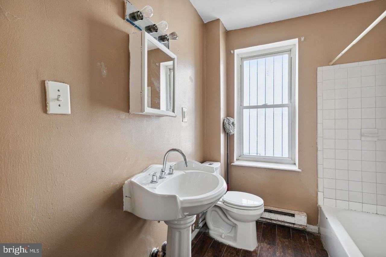 301 West York Street - Photo 5 of 18