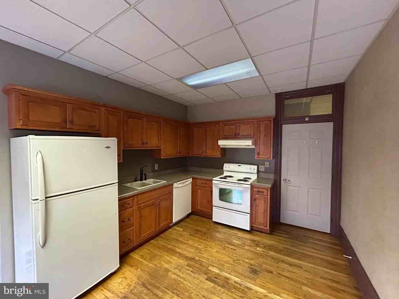 109 E Broad St Apt 1 #1 - Photo 5 of 11