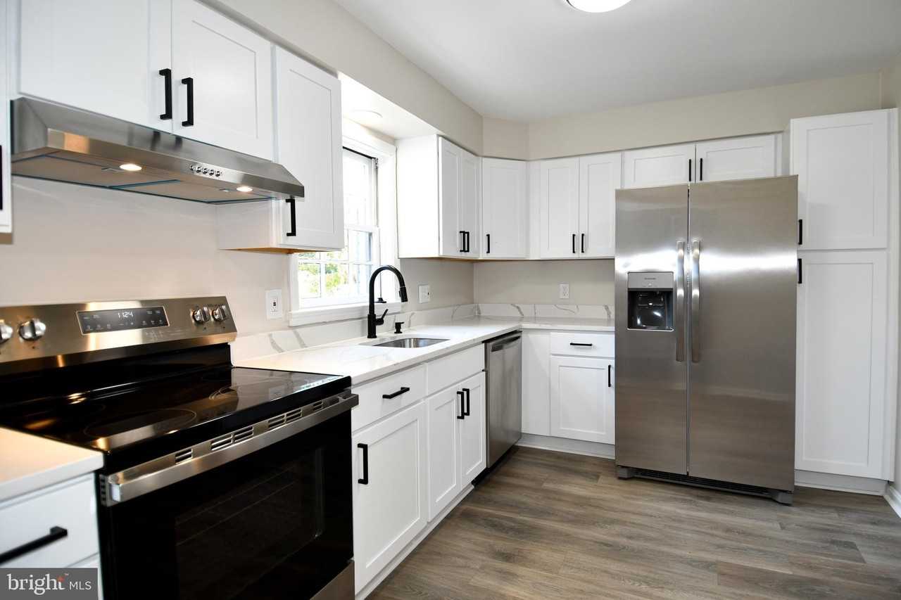 938 Park Ave - Photo 5 of 41