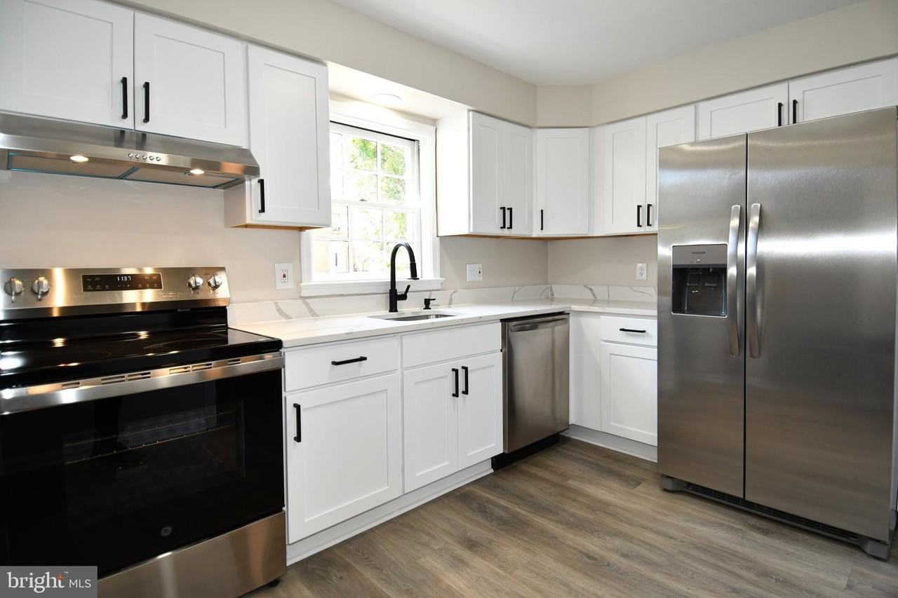 938 Park Ave - Photo 7 of 41