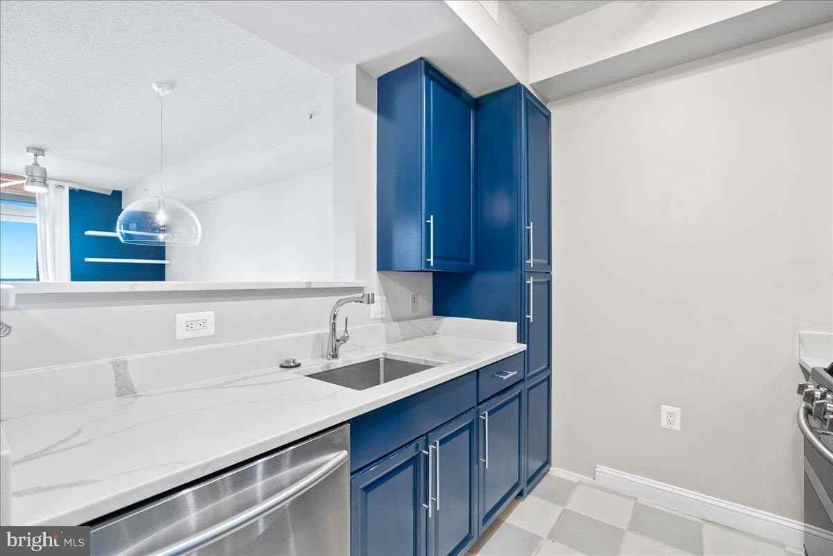 11760 Sunrise Valley Dr Apt 909 #909 - Photo 3 of 20