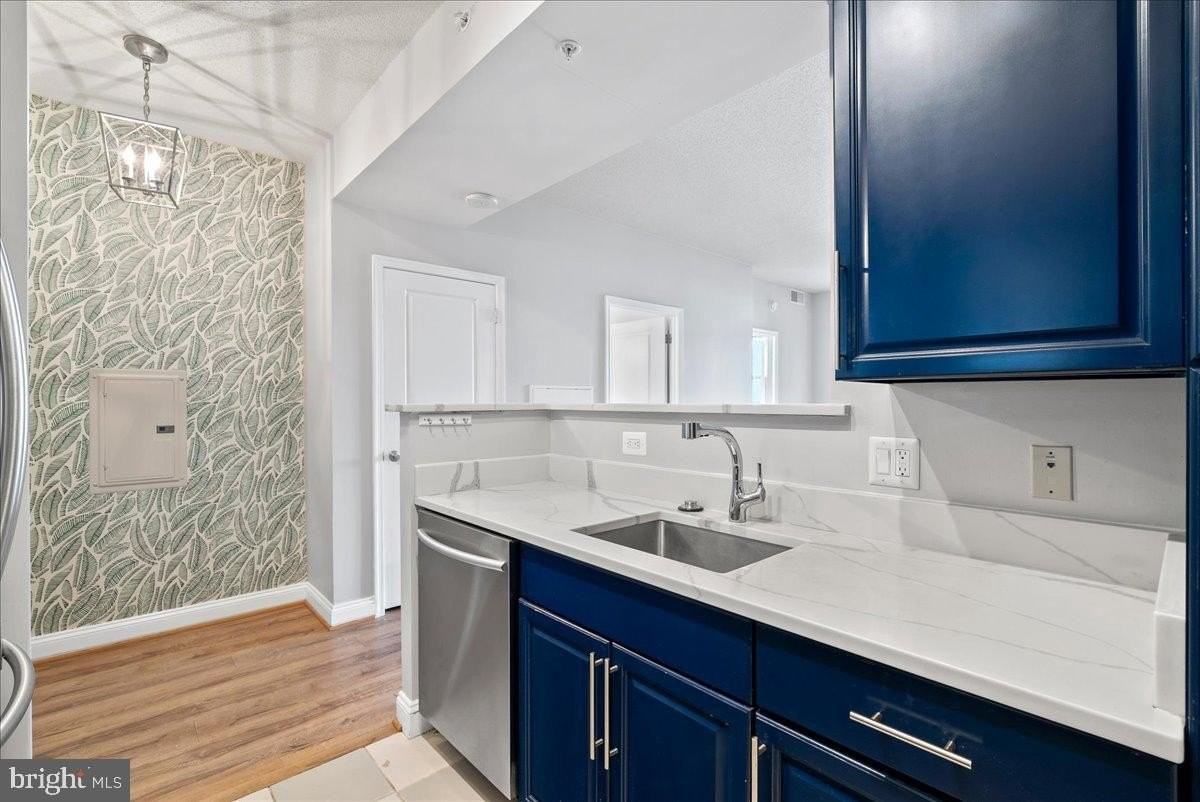 11760 Sunrise Valley Dr Apt 909 #909 - Photo 5 of 20