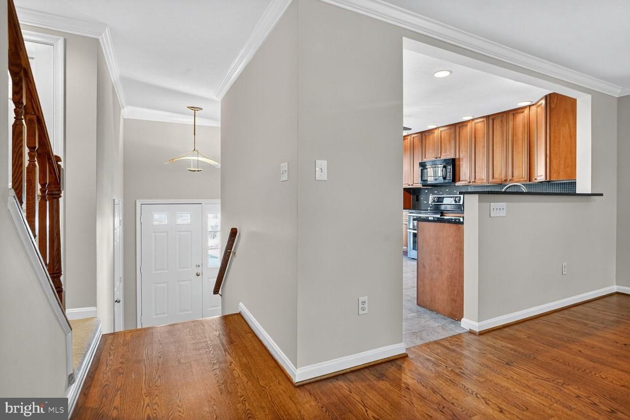 6836 Kerrywood Cir - Photo 3 of 22