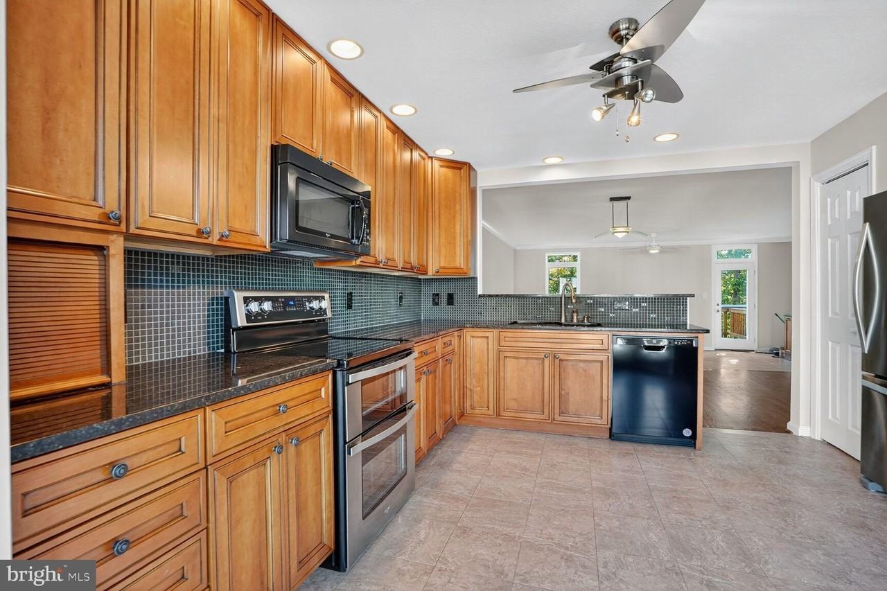 6836 Kerrywood Cir - Photo 6 of 22