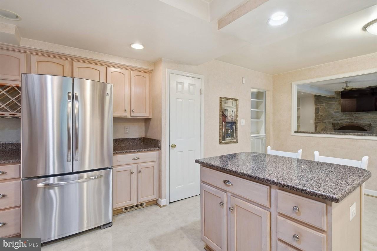 9369 Tovito Drive - Photo 4 of 38