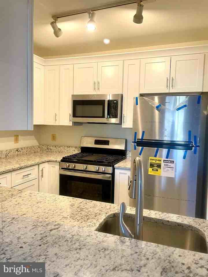 20292 Beechwood Ter Unit 201 #201 - Photo 3 of 9